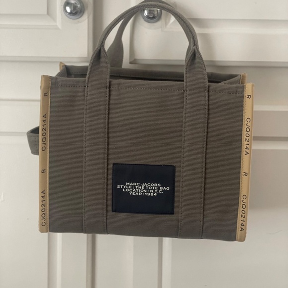 Marc Jacob’s Jacquard Medium Tote Bag - MEDIUM - Picture 3 of 10